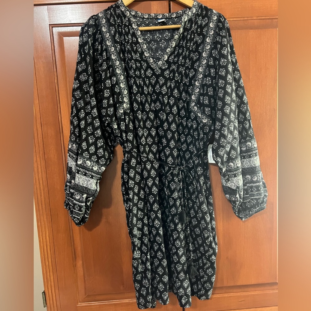 Old Navy Black and Cream Printed Dress Size Medium NWT